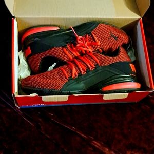 Puma Axelion Mesh Red/Black Men Size 9
